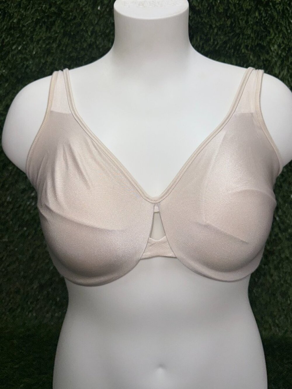PRE-OWNED LILYETTE PLUNGE INTO COMFORT KEYHOLE MINIMIZER BRA SZ 36DDD